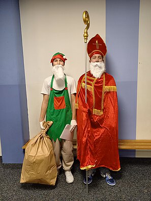 Der Nikolaus besucht die Mittelschule Buchloe